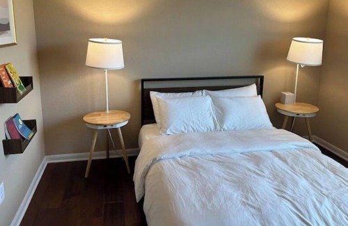 Timberwood Park House | Family Retreat - Walk to Pool, Playground & Bball