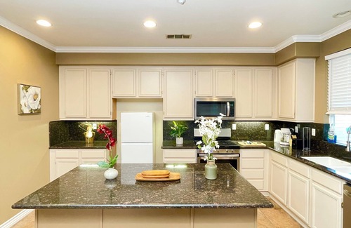 Fontana House | Family Reunion: 5BR/2.5BA, near Highway 15 & 210