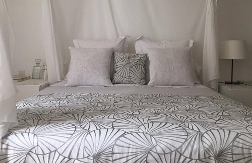 Le Puy-en-Velay Bed & Breakfast | Family room-Private Bathroom-Chambre Paloma