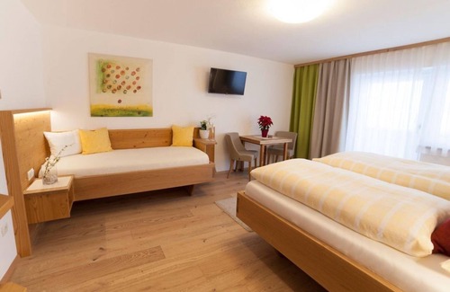 Filzmoos Bed & Breakfast | Family room with balcony (2 adults, 1 child) - Landhaus Vierthaler