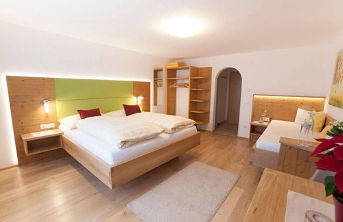 Filzmoos Bed & Breakfast | Family room with balcony (2 adults, 1 child) - Landhaus Vierthaler