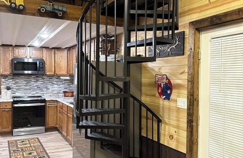 Grandin House | Family sized barndominium. Sleeps up to 10 comfortably.