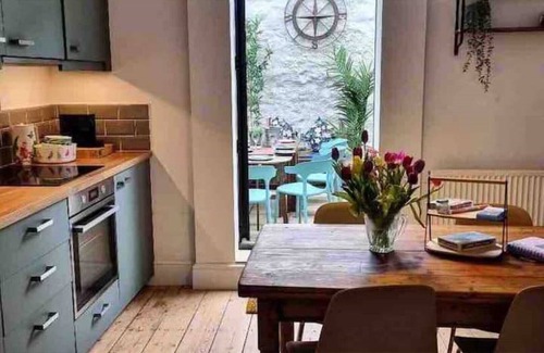 Teignmouth Cottage | Family (sleeps 7) & Pet Friendly Cottage in Teignmouth by the beach