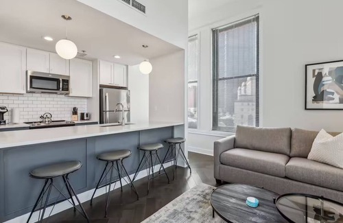 Downtown Pittsburgh Hotel | Family Stay in the Heart of Pittsburgh | Kitchen & Laundry | Parks & Museums
