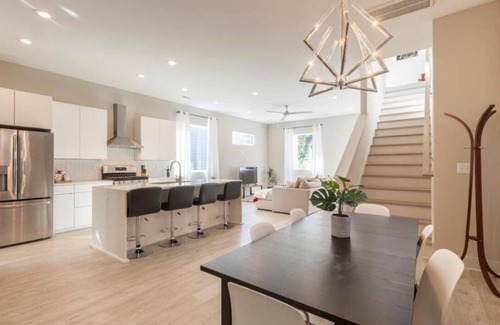 Sugar Creek House | Family-style Scandinavian-designed home sleeps 10