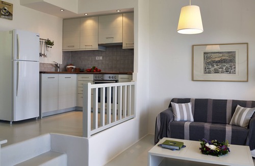 Ioulida House | Family Suite with Sea View - Kea Village Suites & Villa