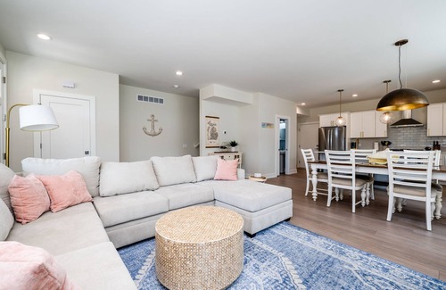 Benton Harbor House | Family Tides at Harbor Shores - Close by the beautiful beaches of Lake Michigan