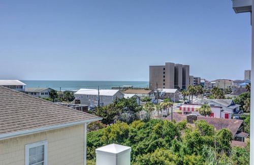 Wilmington Beach Condo | Family Tides Ocean View Condo W/Elevator 1 Block To The Beach.