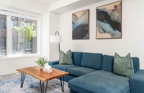 Erin Mills House | Family Townhouse in Erin Mills