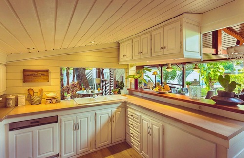 Etang Sale Les Bains Villa | Family villa with private pool & jacuzzi -Close to the lagoon, village center