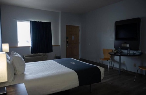 Dillon House | Family Vacation! Breakfast, Free Parking! Near Clark's Lookout State Park