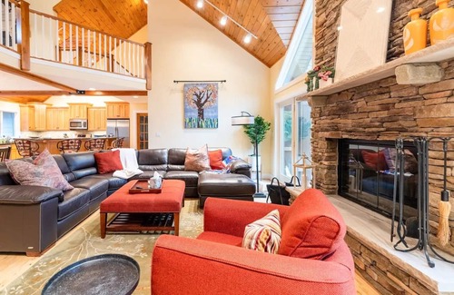 Pocono Pines Cabin | Family Vacation with Decorated Modern Comfort