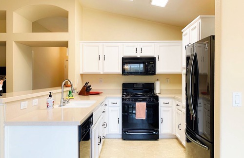 Elk Grove House | Family Vacay in Elk Grove/Sacramento-3BD/2BR
