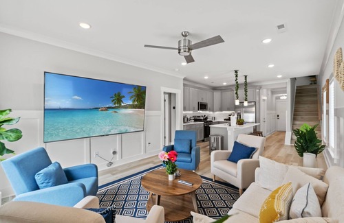 Longs House | Family waterfront retreat-Near golf Beach Barefoot