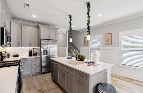 Longs House | Family waterfront retreat-Near golf Beach Barefoot