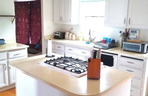 Lower Lake House | Family Wellness Sanctuary- near Harbin and Clearlake!