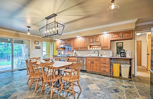 Whitingham House | Family Winter Retreat w/Hot Tub: 14 Mi to Slopes!