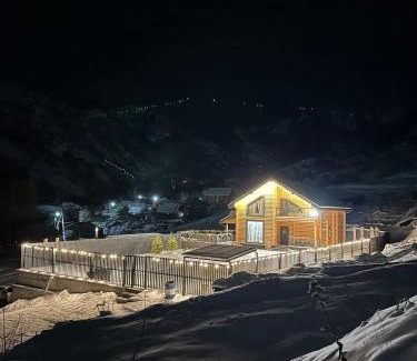 Besqaynar Ski Chalet | FamilyHouseTabagan гостевой дом,коттедж в горах для компании с террасой и баней