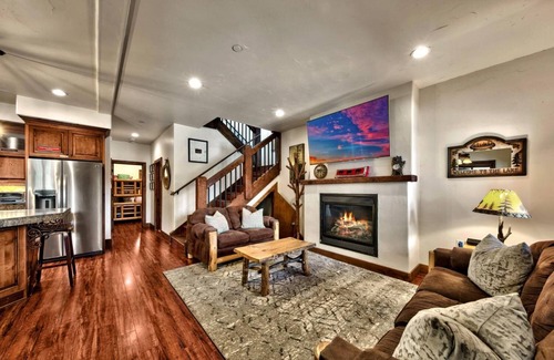 Al Tahoe House | Famous Cabin - Hot Tub, Walk to Lake, Pets
