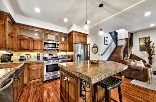 Al Tahoe House | Famous Cabin - Hot Tub, Walk to Lake, Pets