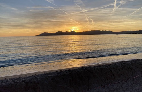 California - Pezou Apartment | Famous Croisette first line Beach studio