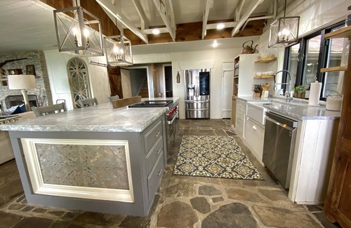 Cashiers House | Famous Whiteside Mountain View - Hot Tub, Wood Fireplace, Convenient to towns