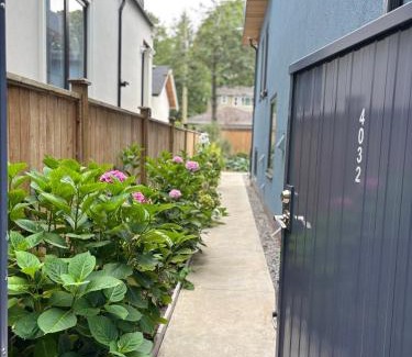 West Point Grey House | Fancy Family Suite with Parking near UBC