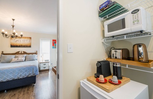 Welcome Bay Apartment | Fantail Nest - Luxurious New Guest Suite