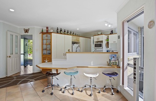 Bowentown House | Fantails Roost - Bowentown Holiday Home