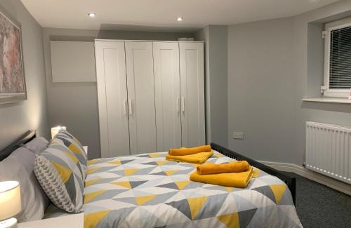 Trafford Apartment | Fantastic 1 Bedroom Basement flat with free parking
