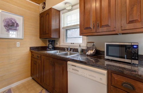 Akron Apartment | Fantastic 2bd Perfect for Traveling Professionals!