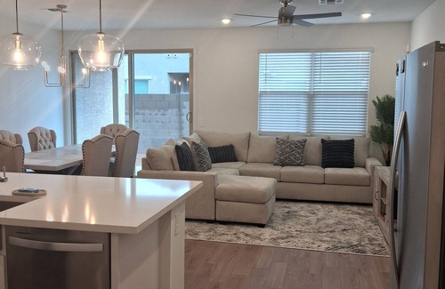 Surprise House | Fantastic 3-bedroom, 6 beds! house with AC in Sun City West