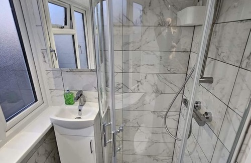 South Hornchurch Apartment | Fantastic 4 Apartments (Studio Flat)