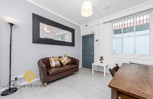 St. Pancras Apartment | Fantastic 4 bedroom apartment in Russell Square