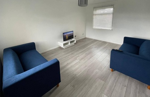 Little Eaton House | Fantastic 4 bedroom House Great for Family & Friends
