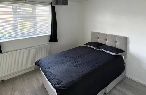 Little Eaton House | Fantastic 4 bedroom House Great for Family & Friends