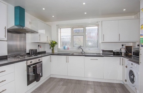 Little Eaton House | Fantastic 4 bedroom House Great for Family & Friends