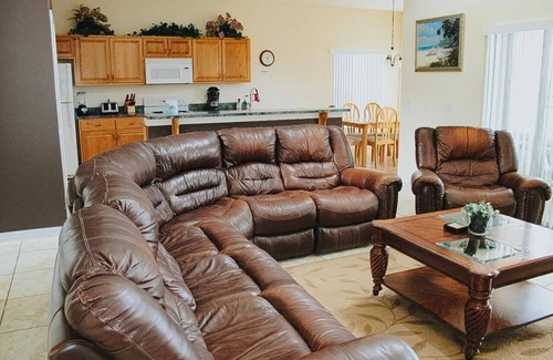 Cumbrian Lakes House | FANTASTIC 5BD CLOSE TO DISNEY, PARKS, RESTAURANTS, SUPERMERKETS, MALL! ORLANDO