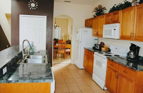 Cumbrian Lakes House | FANTASTIC 5BD CLOSE TO DISNEY, PARKS, RESTAURANTS, SUPERMERKETS, MALL! ORLANDO
