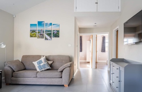 Cleeve House | Fantastic and Sleek 3BD Home Wrington Bristol