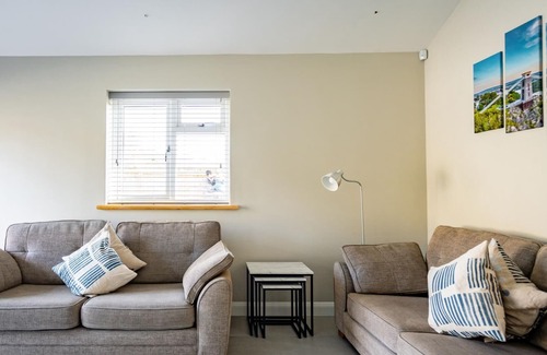 Cleeve House | Fantastic and Sleek 3BD Home Wrington Bristol