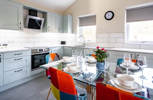 Cleeve House | Fantastic and Sleek 3BD Home Wrington Bristol