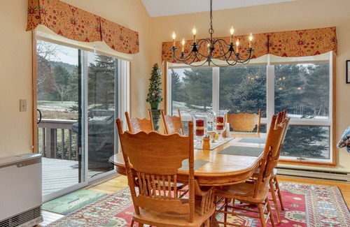 West Hartford Condo | Fantastic four bedroom plus loft and 2.5 bath end unit located in Dartmouth Place