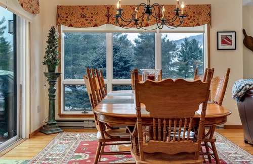 West Hartford Condo | Fantastic four bedroom plus loft and 2.5 bath end unit located in Dartmouth Place