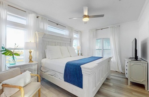 Gulf Shores House | Fantastic Lagoon Views, Steps to the Beach