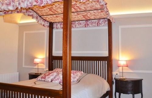 Cornella del Terri Villa | Fantastic large and lovely holiday home situated in the heart of a village