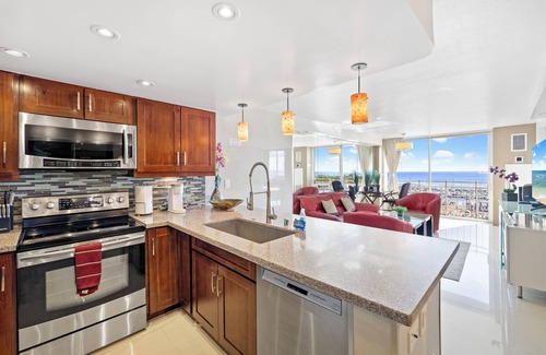 Waikiki Condo | Fantastic Ocean View Unit- close distance to the beach, lagoon, mall, and more