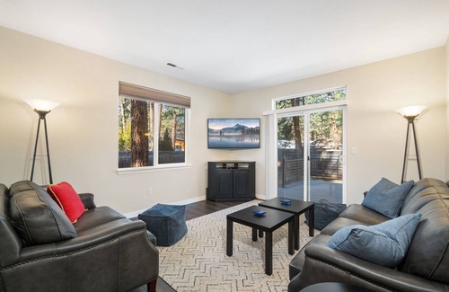 Southwest Bend House | Fantastic Single Level Family Retreat, Fenced Yard, Huge Deck w/Seating, 5 Minutes to Downtown Bend