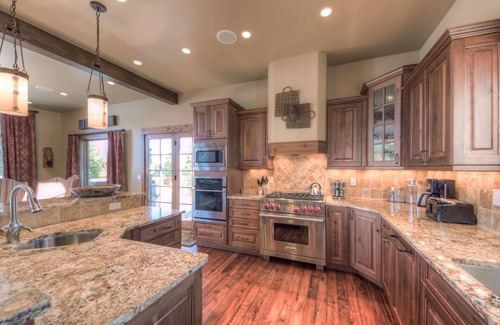 Big Sky House | Fantastic Ski in/Out-Both Resorts!Luxurious Mountain Retreat