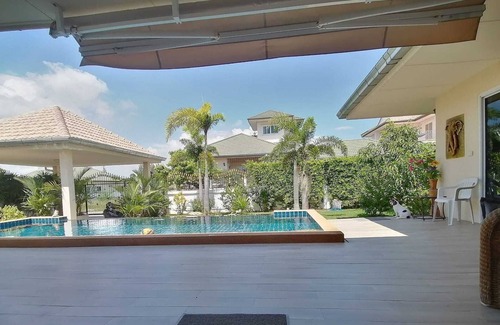 Hin Lek Fai Villa | Fantastic 4-bed pool villa flooded with light and air